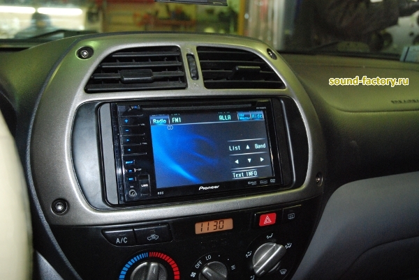 Установка: Автомагнитола в Toyota RAV 4